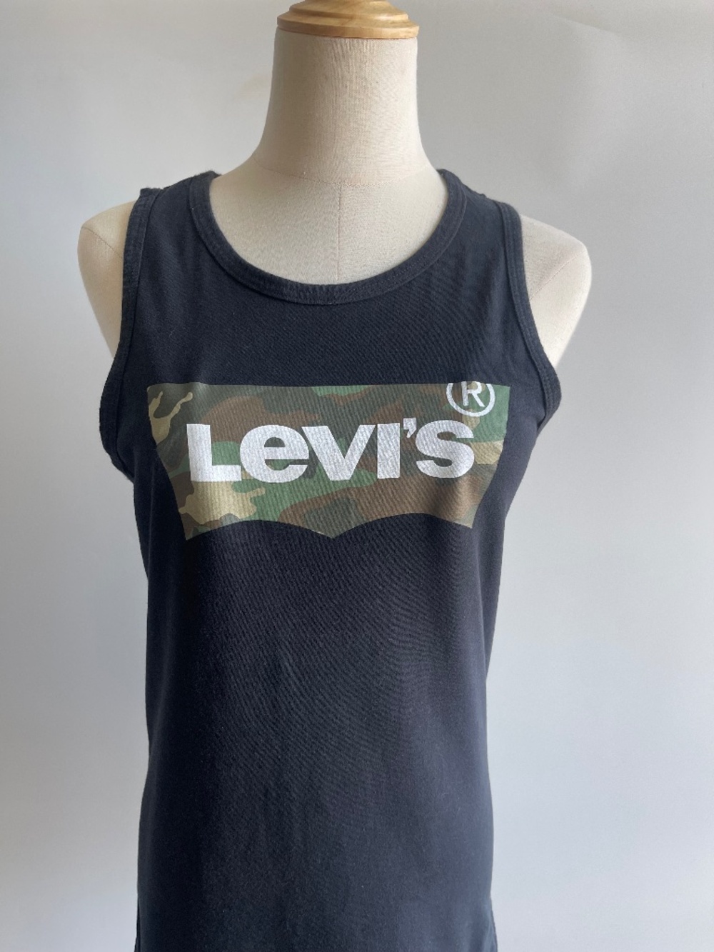 Levi’s Women’s Small Black Tank Top Camo Logo Graphic Sleeveless 100% Cotton